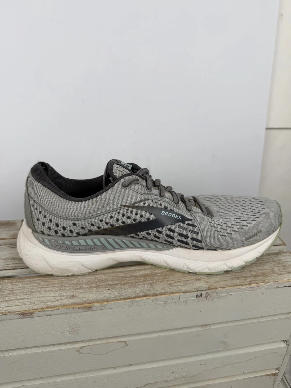 Brooks Adrenaline GTS 21 running shoes DNA LOFT cushioning size 9.5